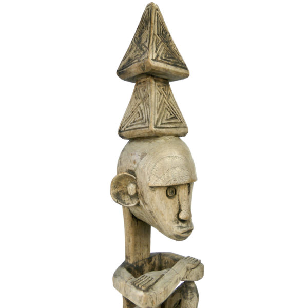 Grande statue Yene d’ancêtre en bois de l’île Florès Timor (détail)
