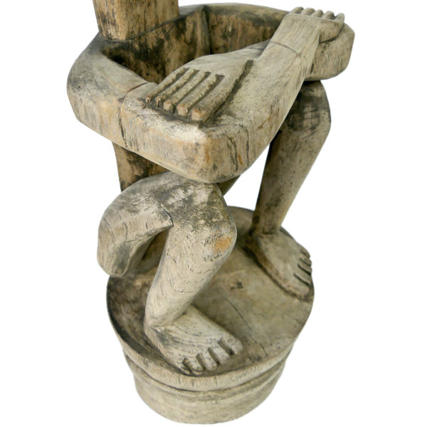 Grande statue Yene d’ancêtre en bois de l’île Florès Timor (détail)
