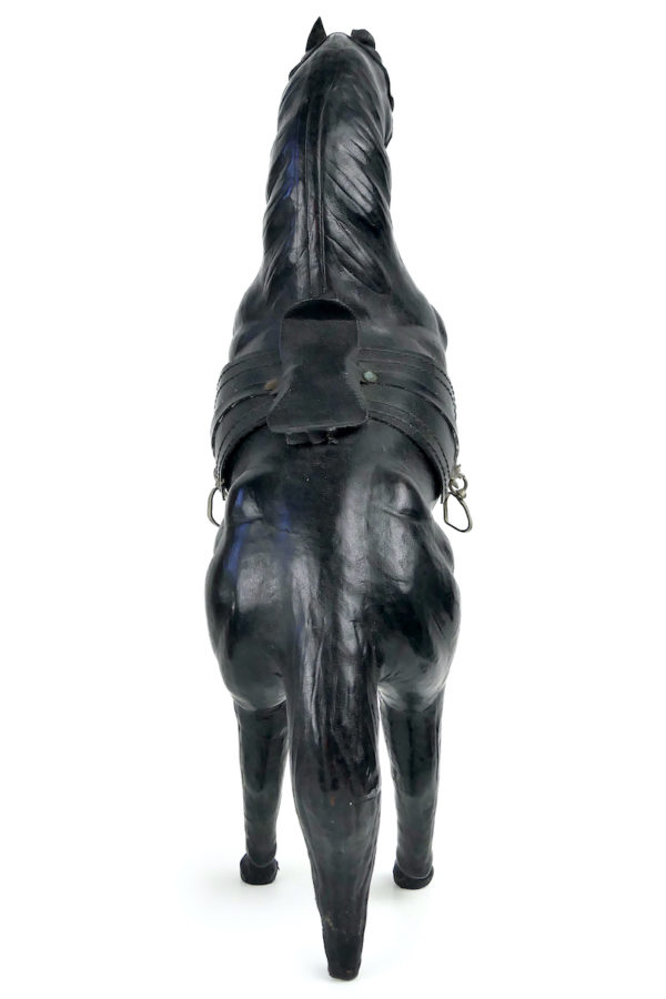 Cheval noir cabré en cuir moulé de collection Années 50 (dos)