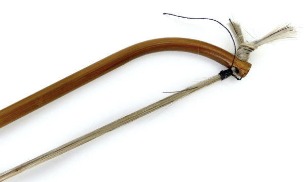 Erhu violon chinois traditionnel ancien en bois et peau Shangaï (détail)