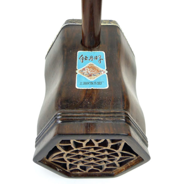 Erhu violon chinois traditionnel ancien en bois et peau Shangaï (dessus 3/4)