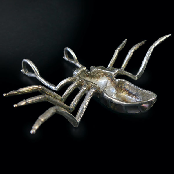 Pendentif Araignée nacre et argent 925 (dessous)