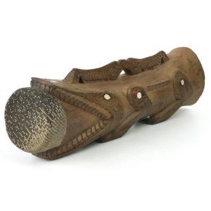 Petit tambour à main Asmat monoxyle peau et nacre (3/4)