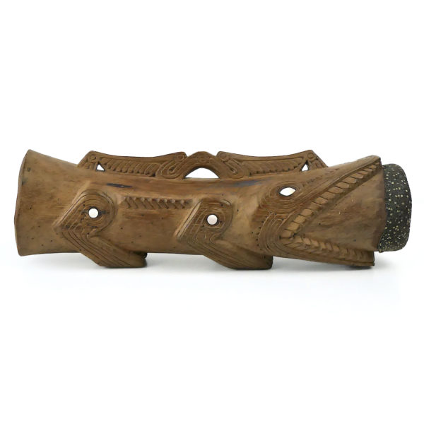 Petit tambour à main Asmat monoxyle peau et nacre (profil)