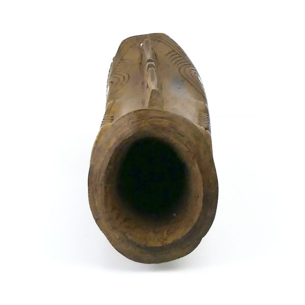 Petit tambour à main Asmat monoxyle peau et nacre (dos)