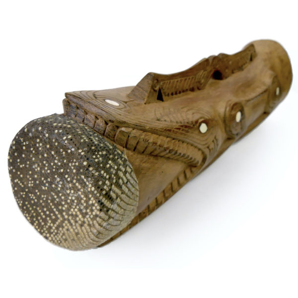 Petit tambour à main Asmat monoxyle peau et nacre (3/4)