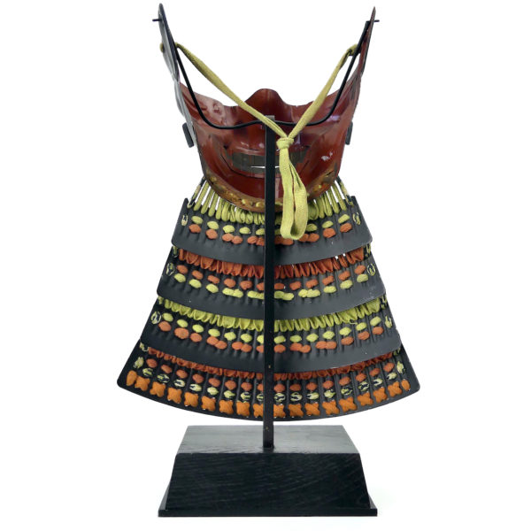 Menpō époque Edo de samouraï en métal laqué sur socle (dos)