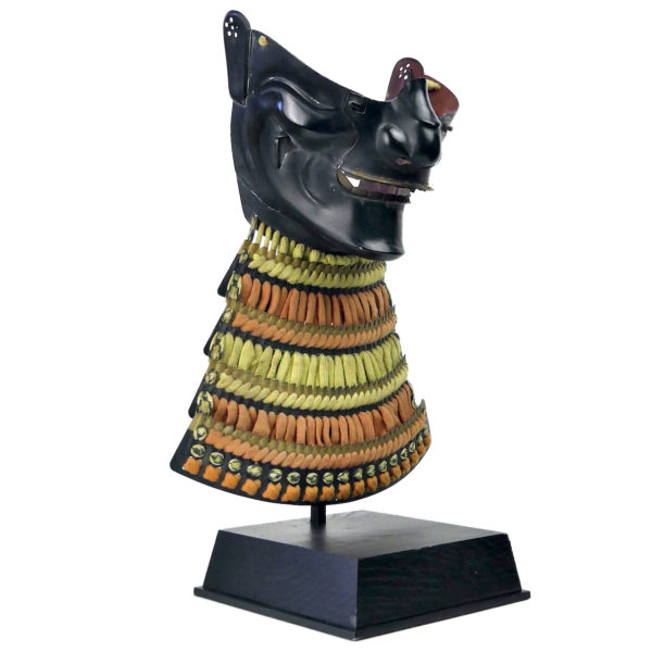 Menpō époque Edo de samouraï en métal laqué sur socle (3/4)