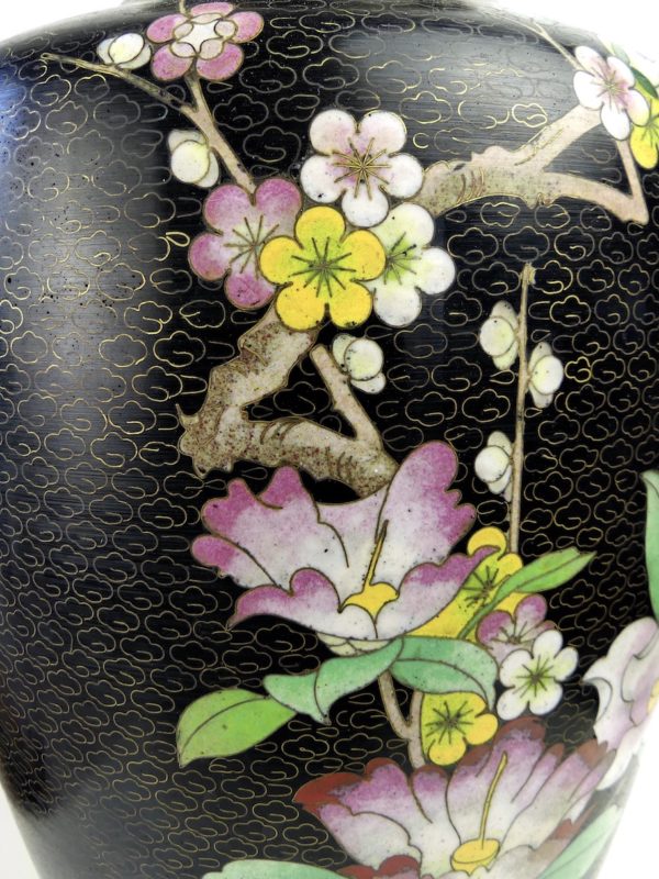 Grand pot cloisonné japonais décor floral ère shōwa émail sur cuivre (détail)