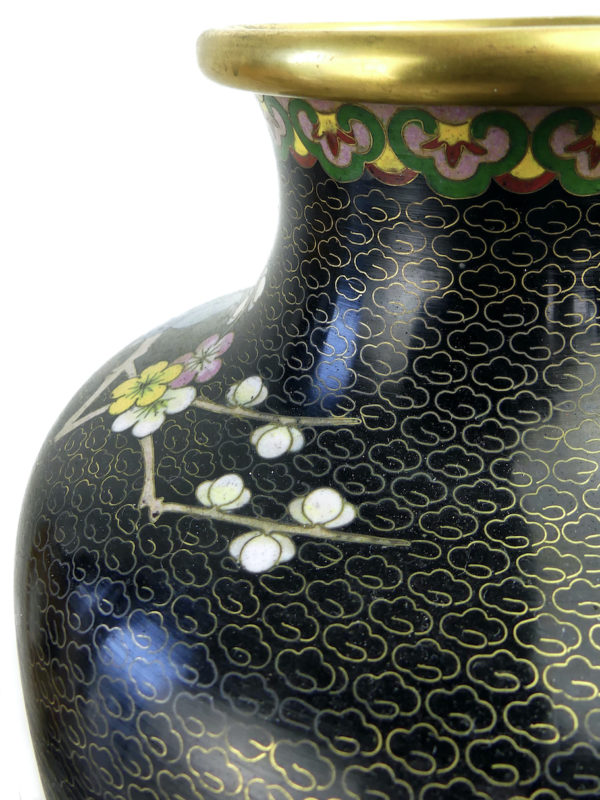 Grand pot cloisonné japonais décor floral ère shōwa émail sur cuivre (détail)