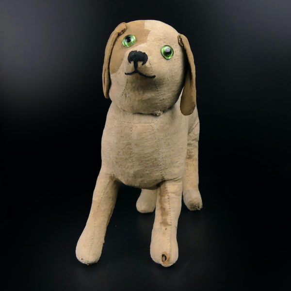 Petit chien en tissus et paille des années 30 France (face)