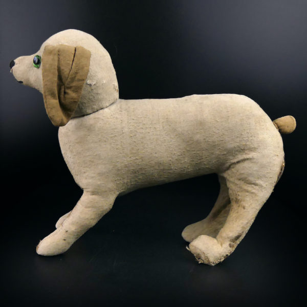 Petit chien en tissus et paille des années 30 France (profil)