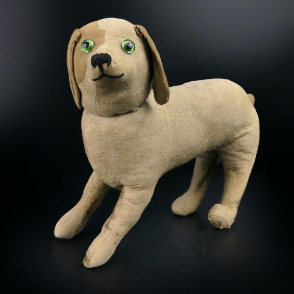 Petit chien en tissus et paille des années 30 France (3/4)