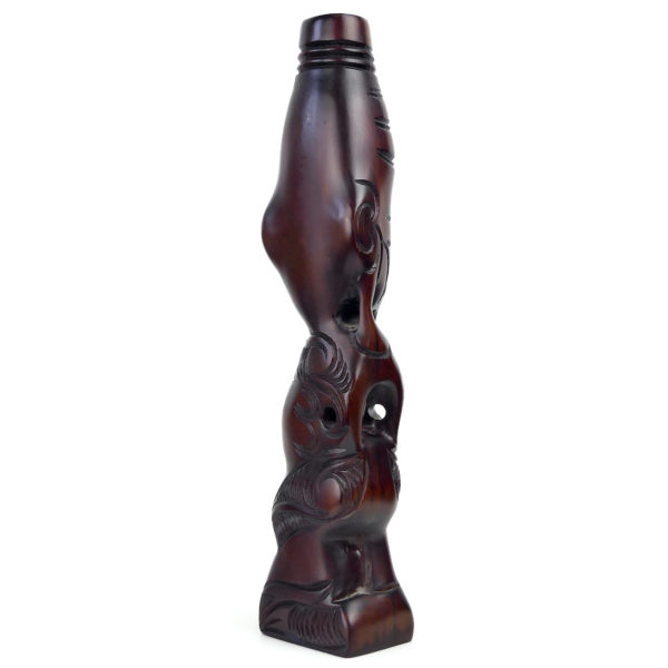Teko Teko Maori sculpté en bois brun foncé et ormeaux (3/4 dos)