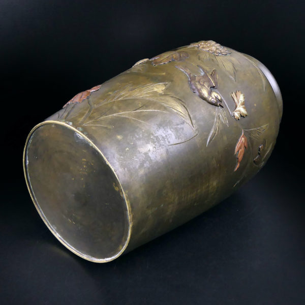Vase balustre en bronze et cuivre période Meiji XIXe Japon (dessous)