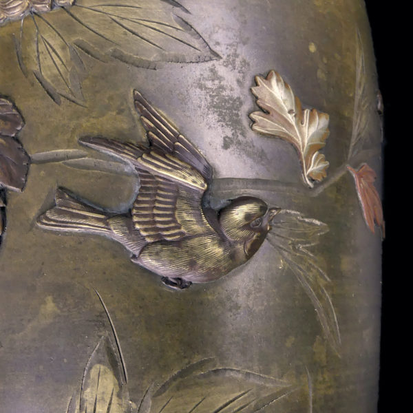 Vase balustre en bronze et cuivre période Meiji XIXe Japon (détail)