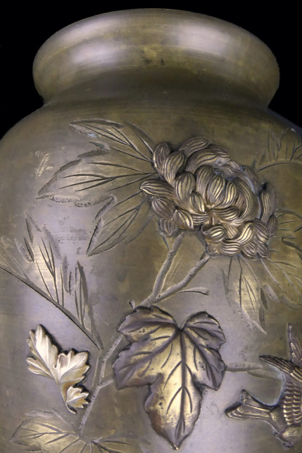 Vase balustre en bronze et cuivre période Meiji XIXe Japon (détail)
