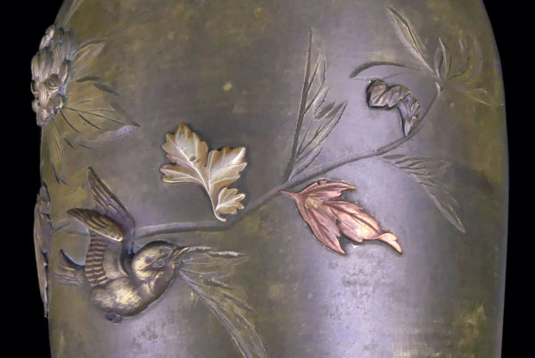 Vase balustre en bronze et cuivre période Meiji XIXe Japon (détail)