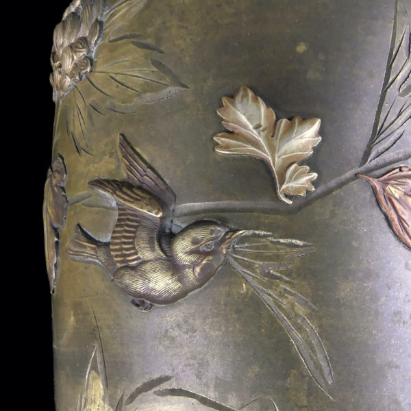 Vase balustre en bronze et cuivre période Meiji XIXe Japon (détail)