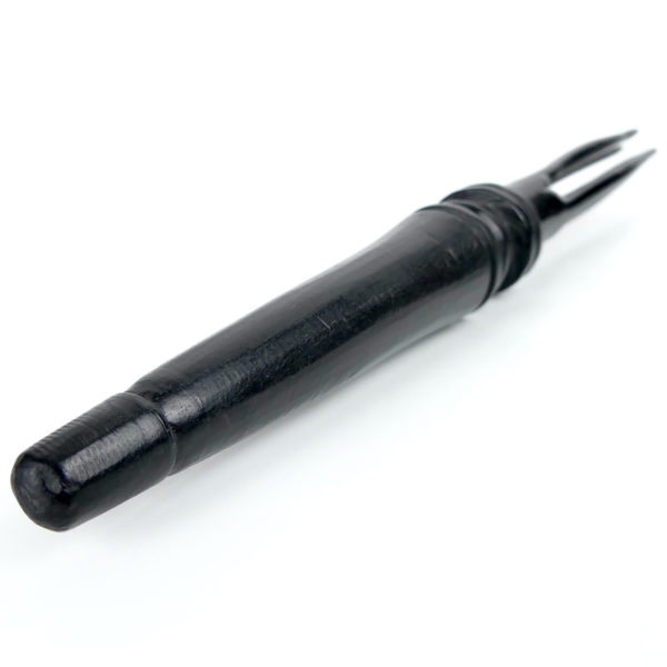 Ai cula ni bokola fidjienne fourchette de cannibale en bois sur socle (3/4)