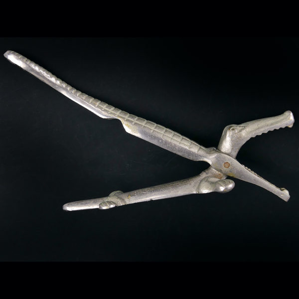 Casse-noix Crocodile casse-noisette ancien en fonte d'aluminium (profil ouvert)