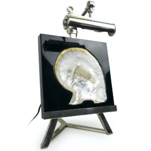 Grande coquille d’huître perlière Pinctada maxima inclusion sur chevalet (3/4)