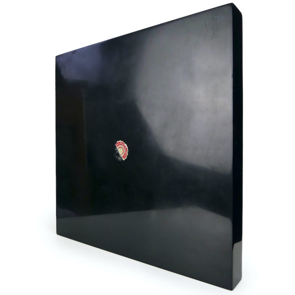 Grande coquille d’huître perlière Pinctada maxima inclusion sur chevalet (3/4 dos)