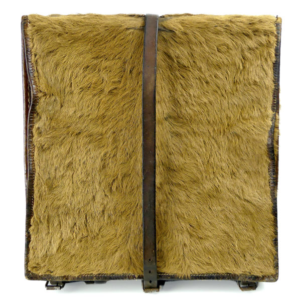Sac à dos de l'armée suisse original en cuir et fourrure de vachette WW2 (face)