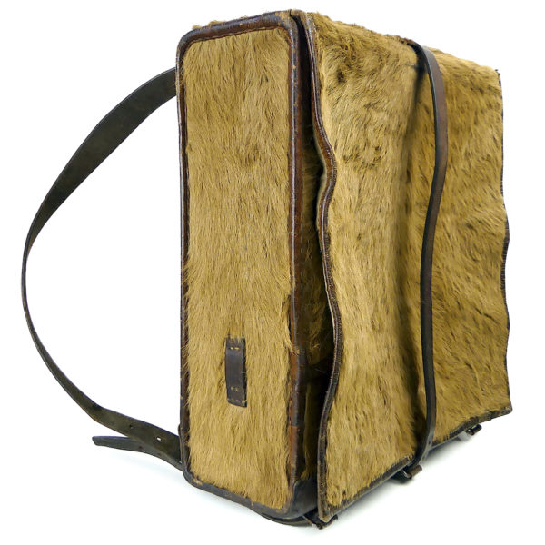 Sac à dos de l'armée suisse original en cuir et fourrure de vachette WW2 (3/4)