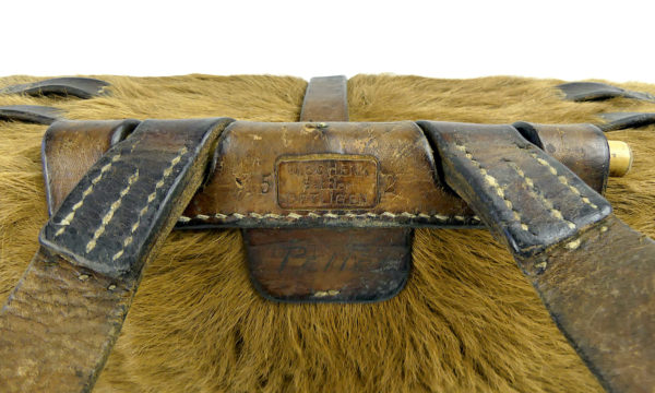 Sac à dos de l'armée suisse original en cuir et fourrure de vachette WW2 (détail)