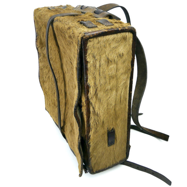 Sac à dos de l'armée suisse original en cuir et fourrure de vachette WW2 (3/4)