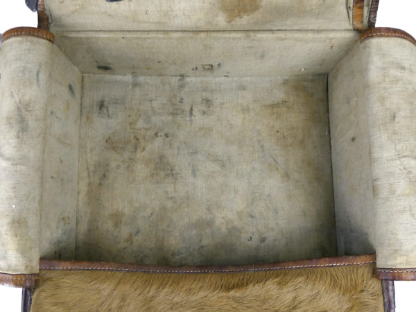 Sac à dos de l'armée suisse original en cuir et fourrure de vachette WW2 (détail ouvert)