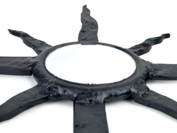 Petit miroir soleil noir œil de sorcière bombé métallique Mi-XXe (détail)