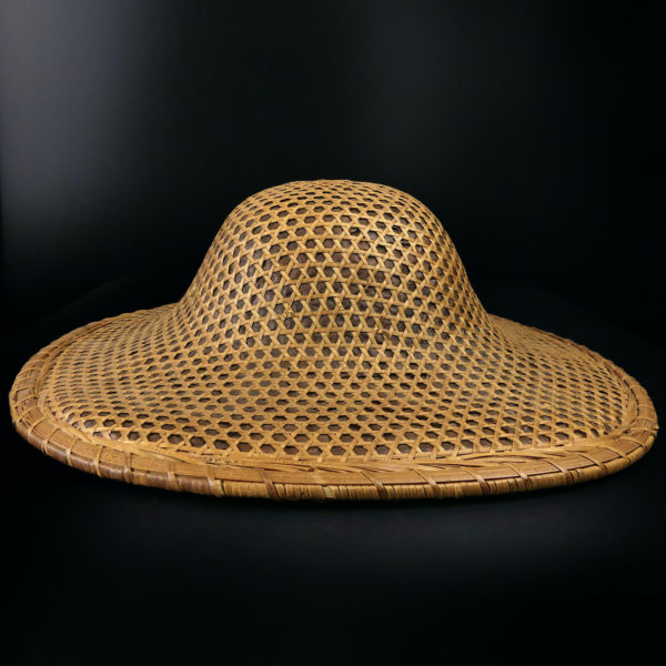 Chapeau colonial chinois en cannage rotin et tissage mi-XXe (face)