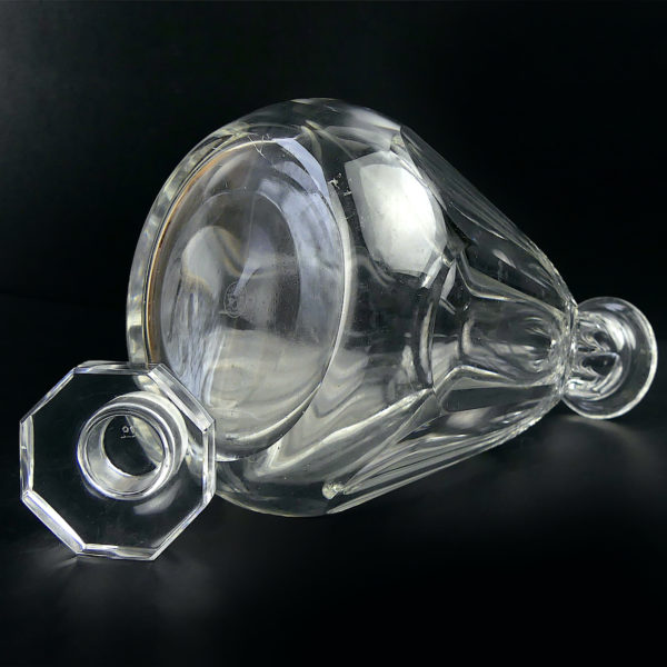 Carafe à vin en cristal de Baccarat Talleyrand (dessous 3/4)