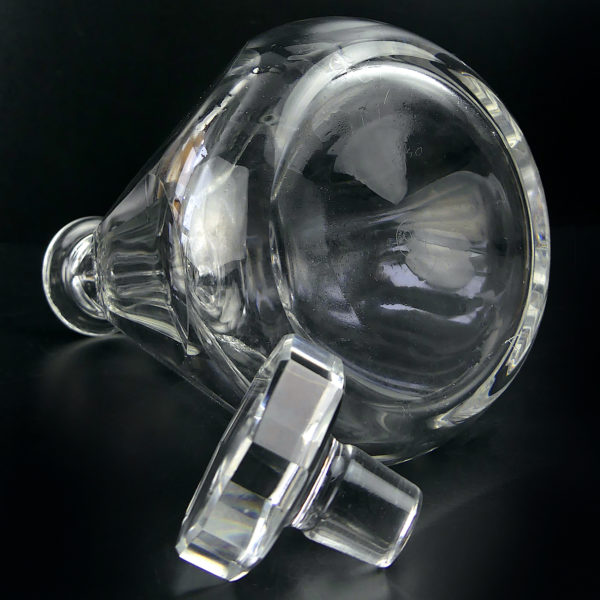 Carafe à vin en cristal de Baccarat Talleyrand (dessous 3/4)
