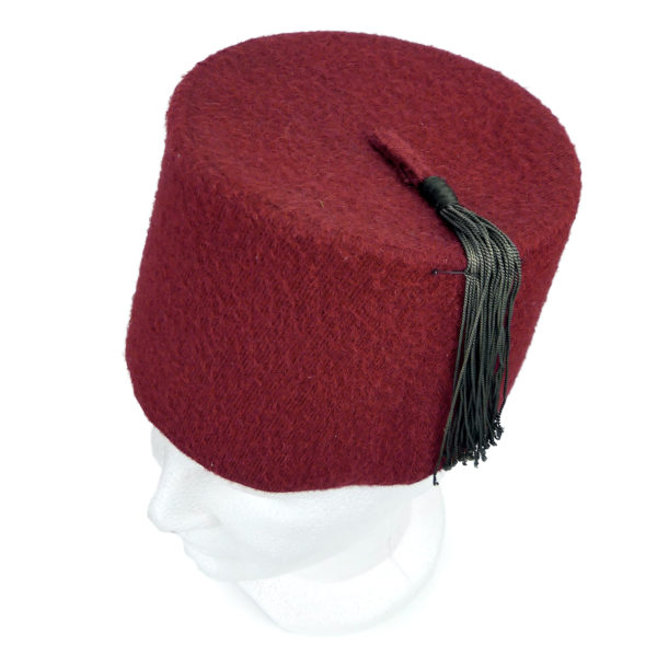 Chapeau fès tarboush turc-ottoman ancien feutre rouge et gland noir (dessus 3/4)