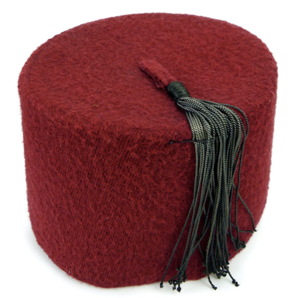 Chapeau fès tarboush turc-ottoman ancien feutre rouge et gland noir (dessus 3/4)