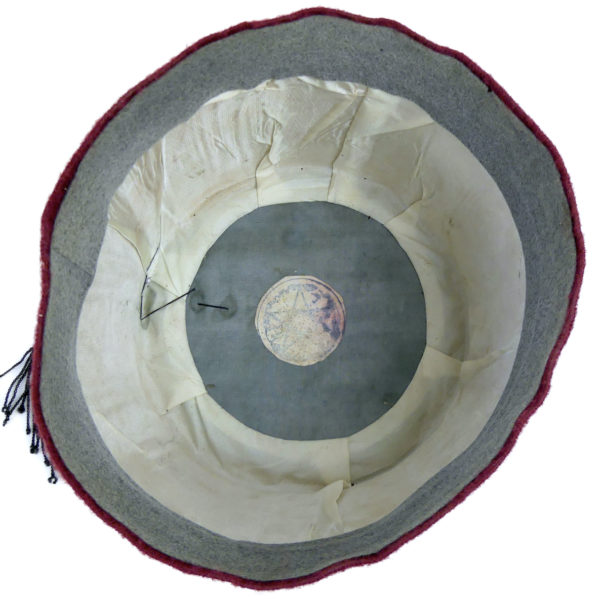 Chapeau fès tarboush turc-ottoman ancien feutre rouge et gland noir (dessous)