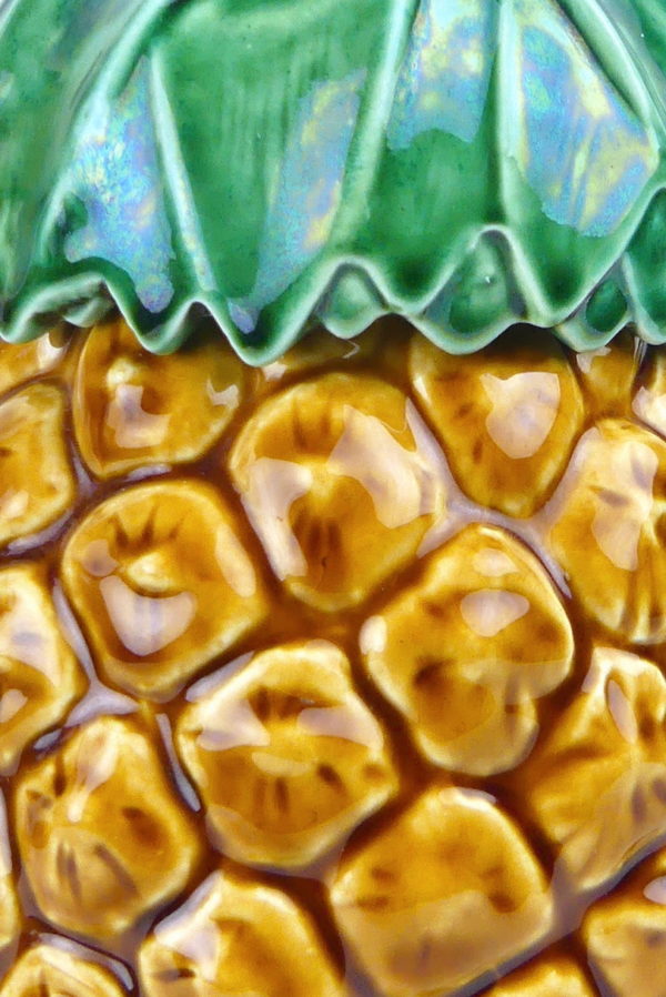 Bonbonnière sucrier Ananas en faïence barbotine 60/70 (détail)
