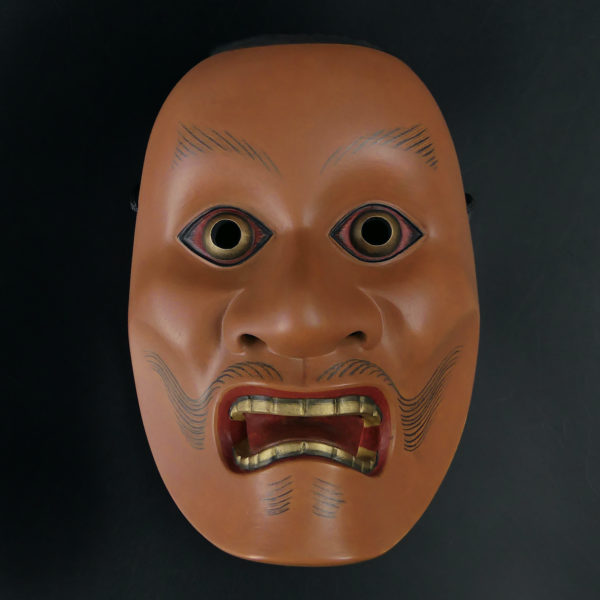 Masque Kotobide en bois de cyprès et sac en soie brocart Japon Shōwa (face)