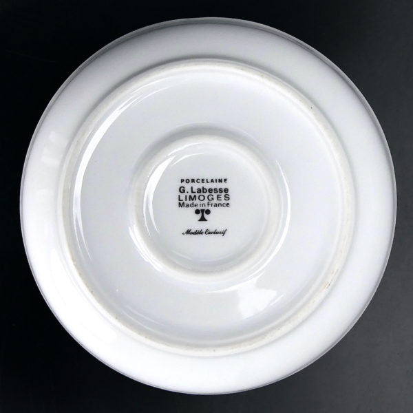 Petite assiette chauffante ancienne en porcelaine de Limoges (dessous)