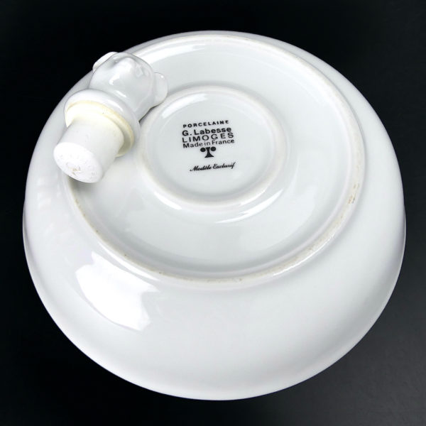 Petite assiette chauffante ancienne en porcelaine de Limoges (dessous)
