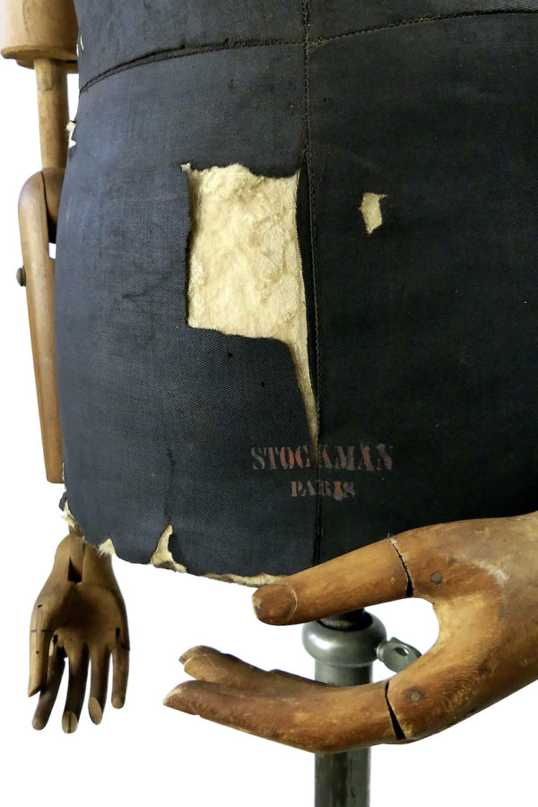 Grand buste de mannequin masculin STOCKMAN PARIS fin XIXe sur trépied (détail)