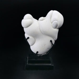 Pierre des Fées Marocaine blanche sur socle métallique noir Fairy Stone (face)