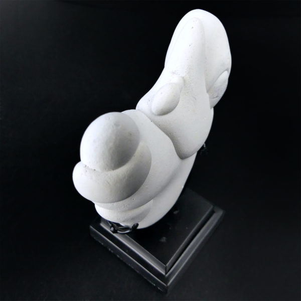 Pierre des Fées Marocaine blanche sur socle métallique noir Fairy Stone (dessus 3/4)