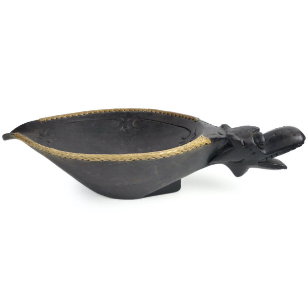 Coupe de cérémonie Batak en bois sculpté et rotin tressé Sumatra (profil)