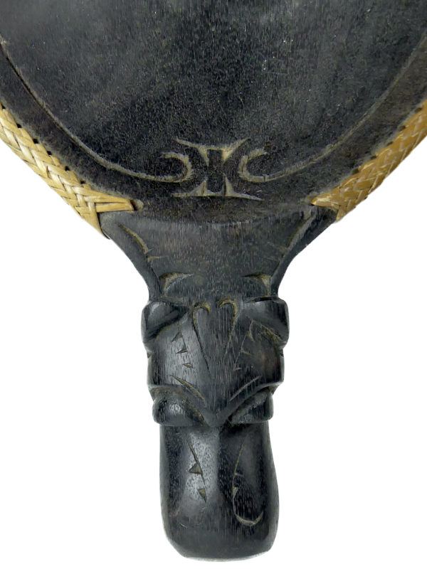 Coupe de cérémonie Batak en bois sculpté et rotin tressé Sumatra (détail)