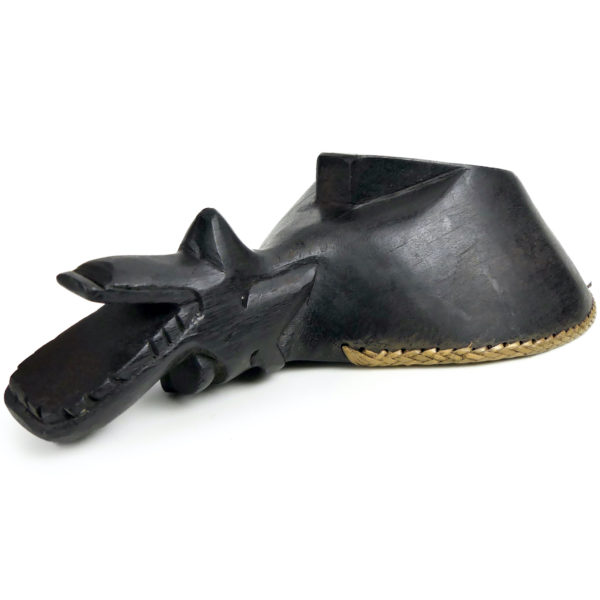 Coupe de cérémonie Batak en bois sculpté et rotin tressé Sumatra (dessous 3/4)