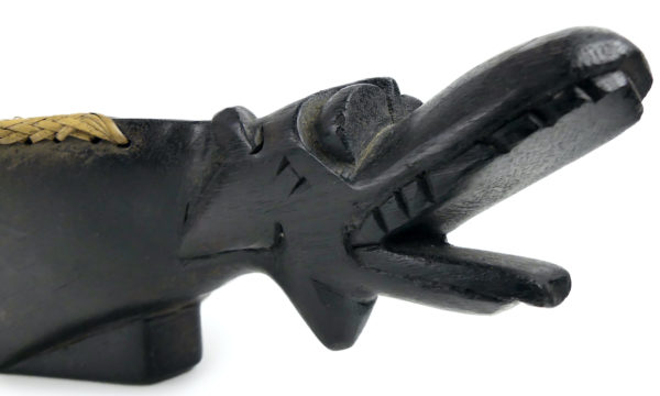 Coupe de cérémonie Batak en bois sculpté et rotin tressé Sumatra (détail)
